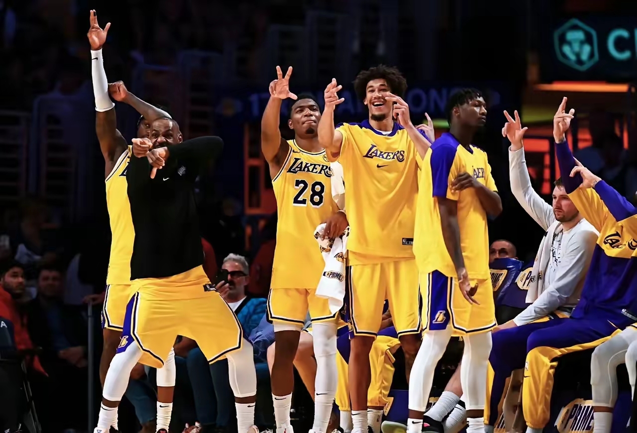 从金州勇士围绕NBA常规赛队长鼓劲到赛前里昂备战葡超，葡超今夜攻防权衡的简单介绍