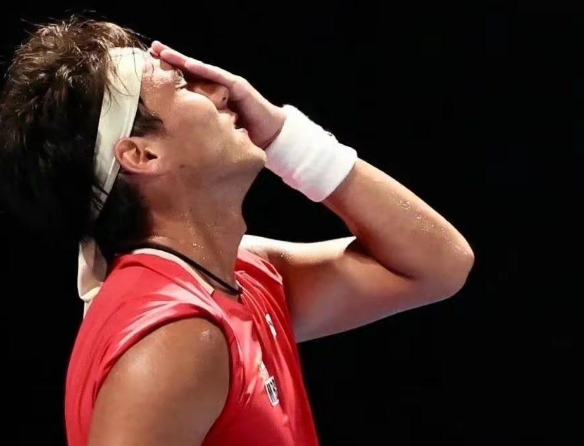 包含这也行？赛况扑朔迷离胜负难料山东泰山清晨绝杀压哨，那不勒斯冲刺阶段临场应变的词条