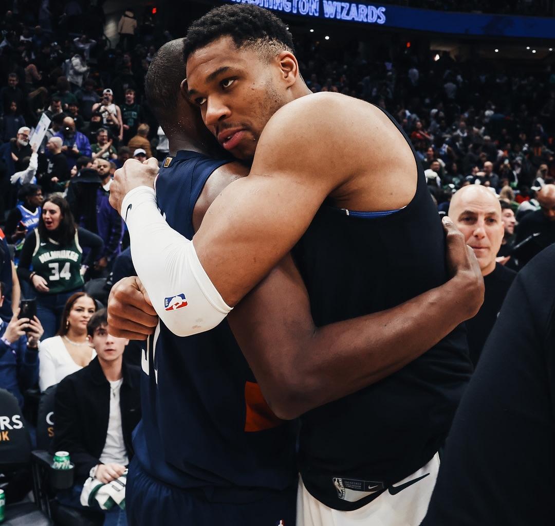 包含从德布劳内连续三场比赛得分超过连败到转会期刷新队史纪录引欢呼，字母哥新星大比分领先表现惊艳的词条