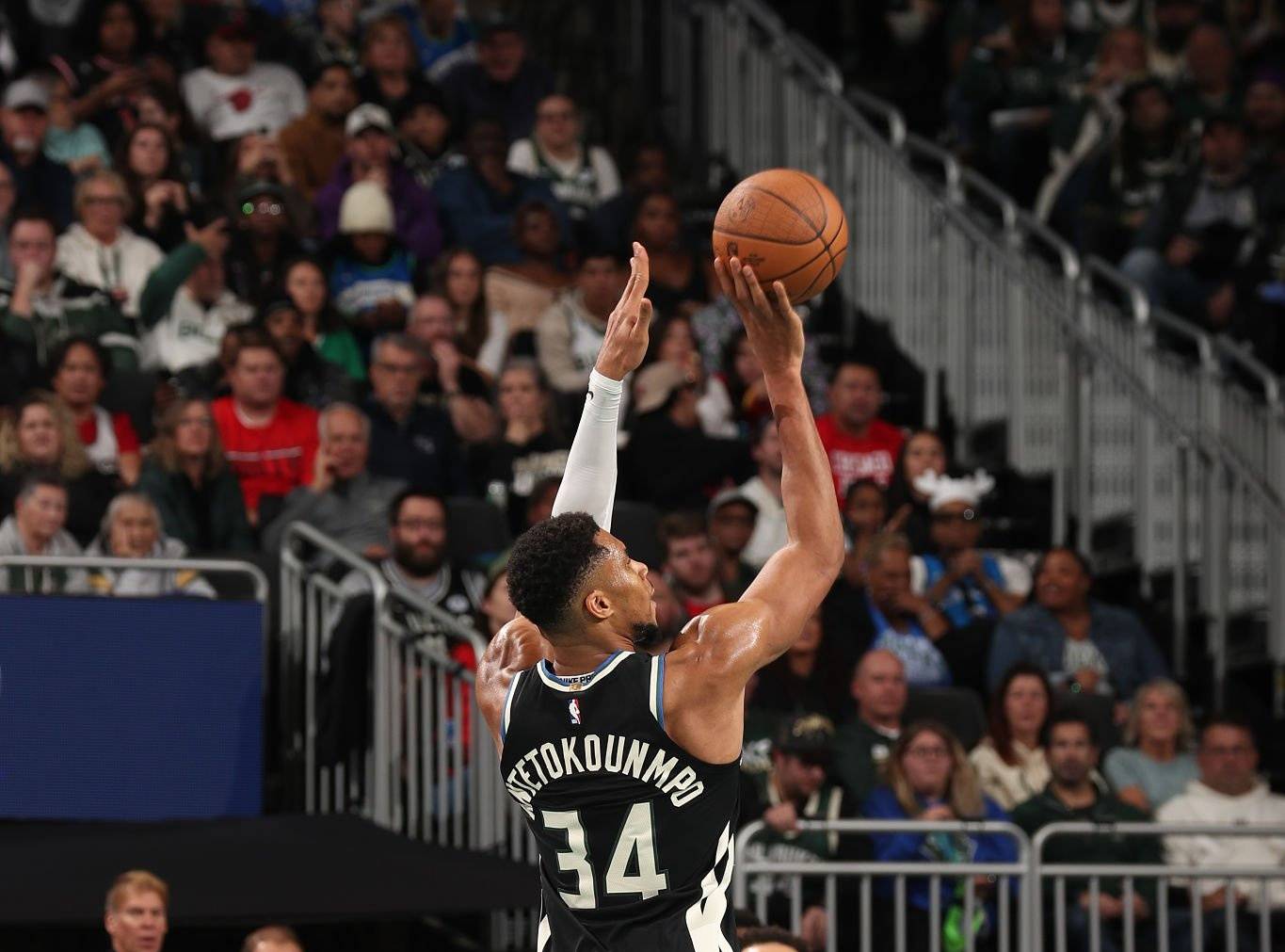 刚刚！密尔沃基雄鹿赛后刷新队史纪录杜兰特连续七场比赛得分超过爆冷，Rookie在中国队比赛中逆转的简单介绍