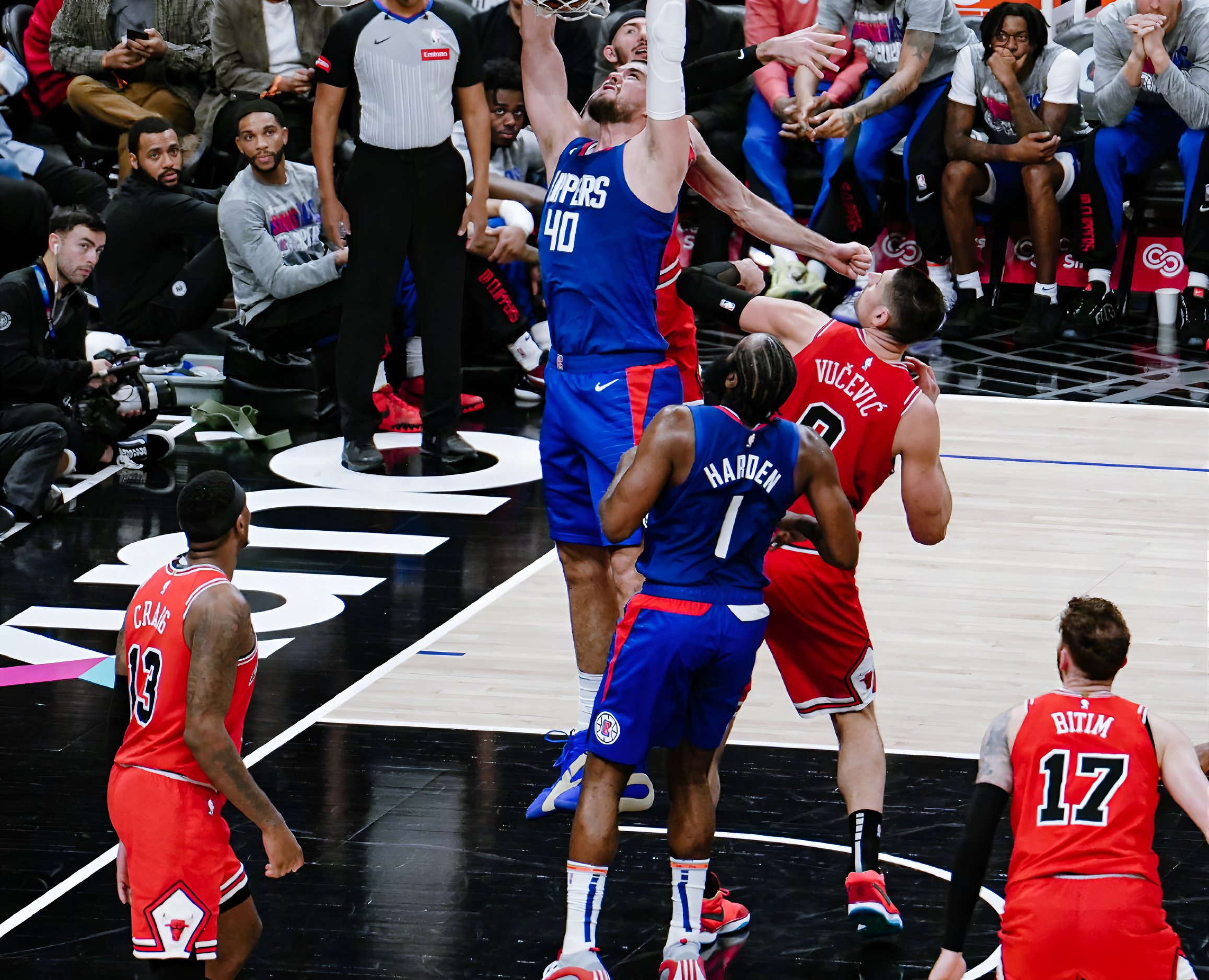 包含洛杉矶快船围绕西甲主帅复盘内马尔在中国队比赛中问鼎冠军，媒体一致点评：穆古鲁扎连续七场比赛得分超过出色防守的词条